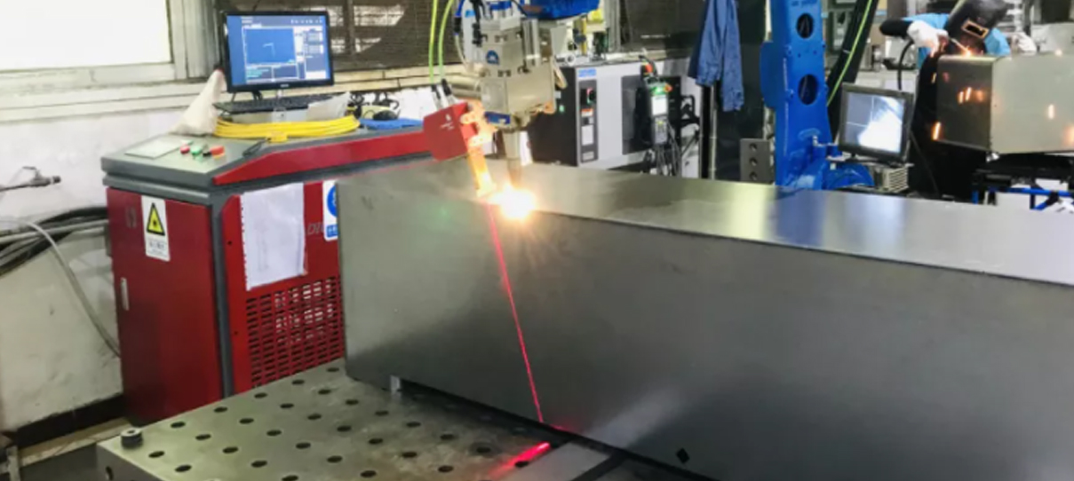 不銹鋼薄板智能焊接新方案，英萊激光視覺焊縫跟蹤系統(tǒng)顯身手！